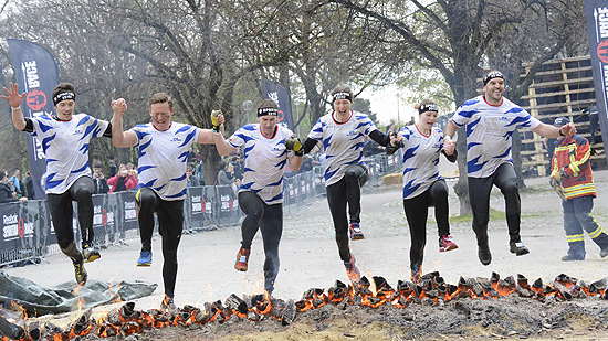 zuletzt vor dem Ziel der Fire Jump (©Foto: Ingrid Grossmann)